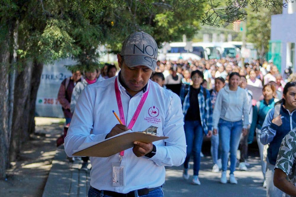 Continúa CEDH con acompañamiento a normalistas de Panotla durante marchas